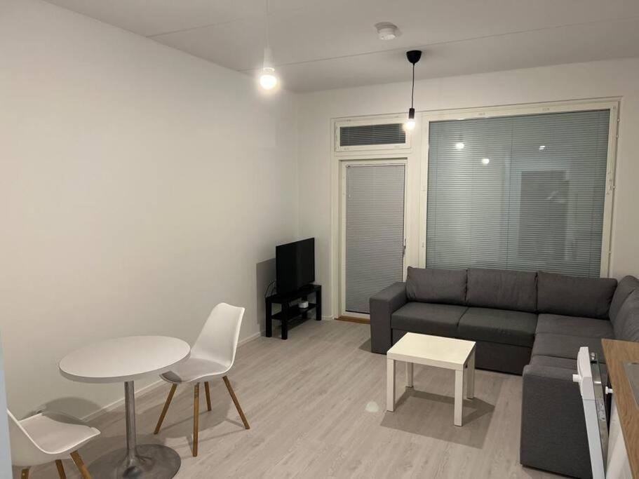 Ihana Huoneisto Juna Aseman Vieressae. Vantaa Exterior foto